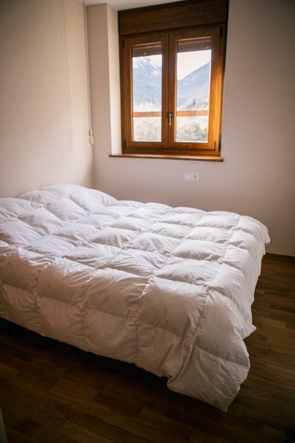 Isavarre Esterri Buitenkant foto